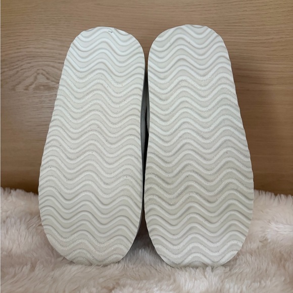 ✨$15✨NWT•Stride Rite Munchkin Elys Toddler Girls Cozy Ankle Boots | Silver | 7T - Picture 8 of 10